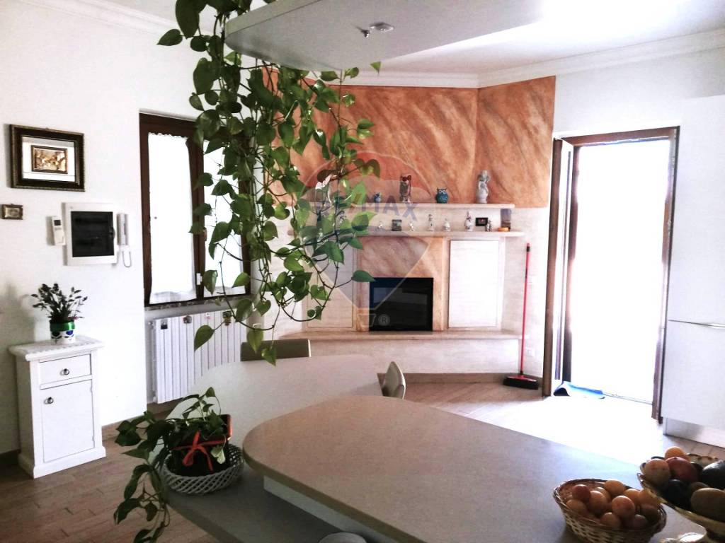 casa indipendente in vendita a Palombara Sabina in zona Cretone