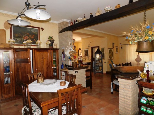 casa indipendente in vendita a Palombara Sabina
