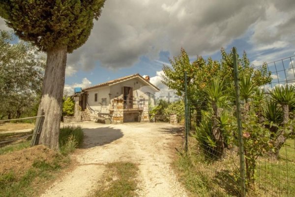 casa indipendente in vendita a Palombara Sabina