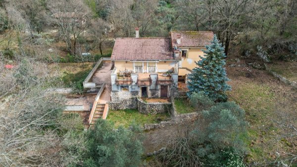 casa indipendente in vendita a Palombara Sabina