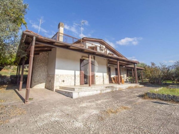 casa indipendente in vendita a Palombara Sabina