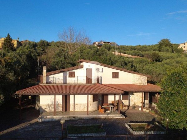casa indipendente in vendita a Palombara Sabina