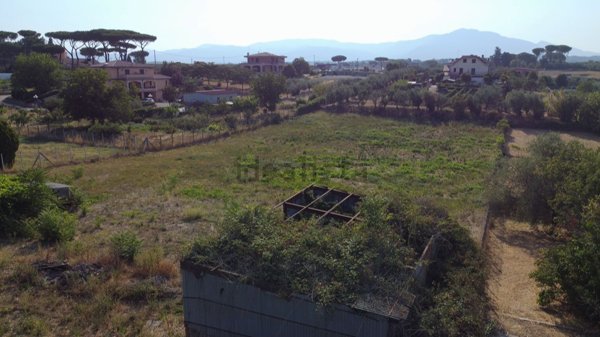 terreno edificabile in vendita a Palombara Sabina