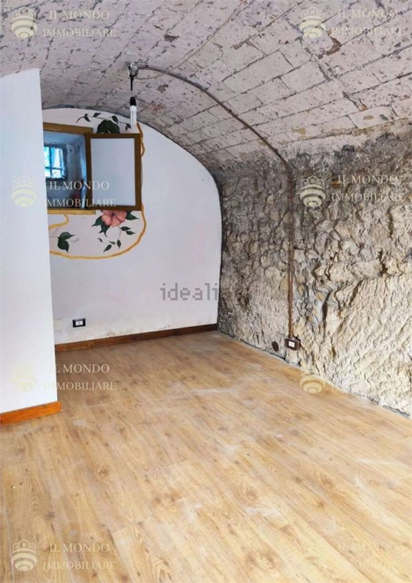 locale commerciale in vendita a Palombara Sabina