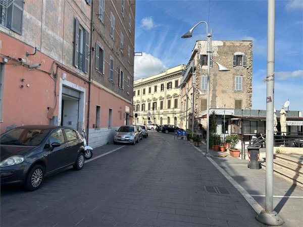 locale commerciale in vendita a Palombara Sabina