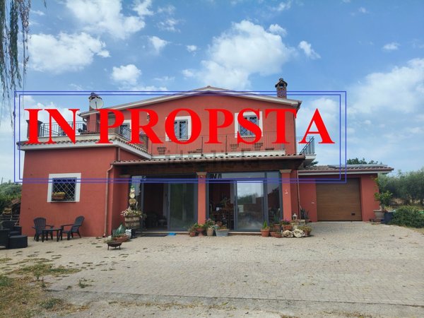 casa indipendente in vendita a Palombara Sabina
