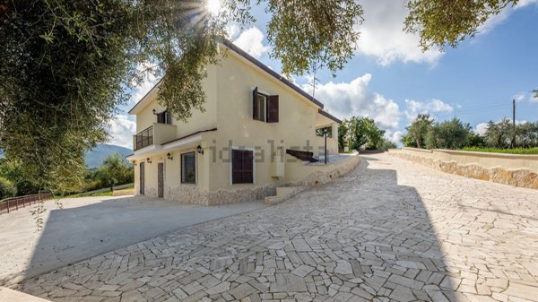 casa indipendente in vendita a Palombara Sabina