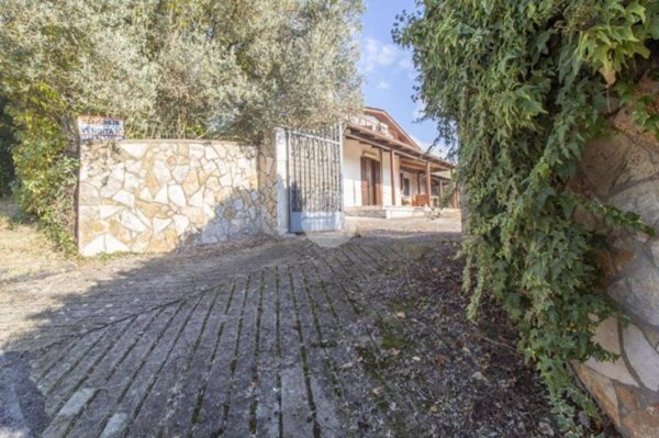 casa indipendente in vendita a Palombara Sabina in zona Cretone