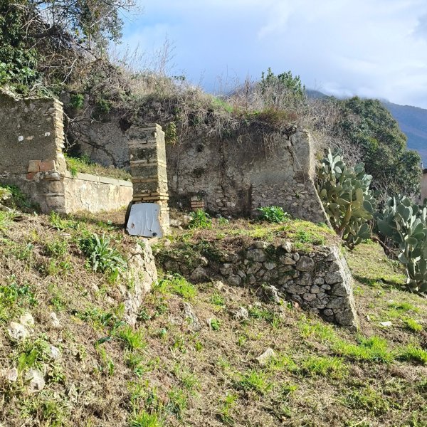 locale di sgombero in vendita a Palombara Sabina