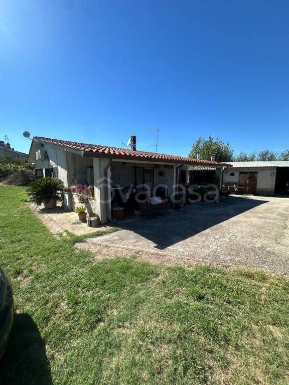 casa indipendente in vendita a Palombara Sabina in zona Cretone