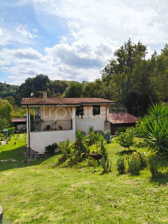 casa indipendente in vendita a Palombara Sabina