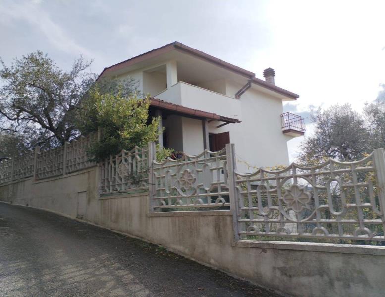 casa indipendente in vendita a Palombara Sabina