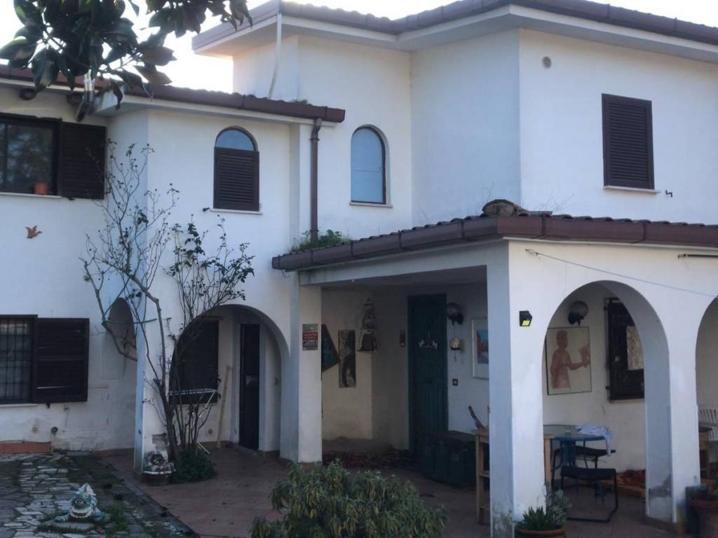 casa indipendente in vendita a Palombara Sabina in zona Cretone