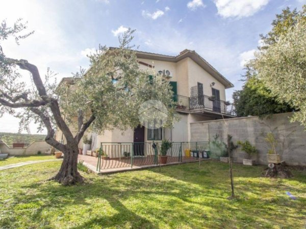 casa indipendente in vendita a Palombara Sabina