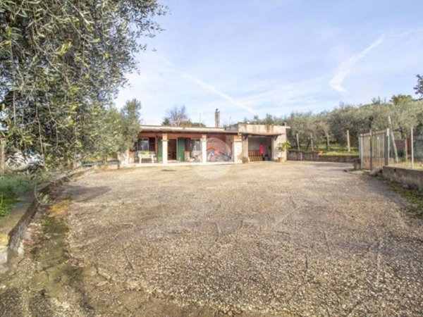 casa indipendente in vendita a Palombara Sabina