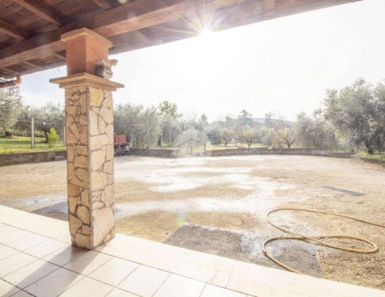 casa indipendente in vendita a Palombara Sabina in zona Cretone