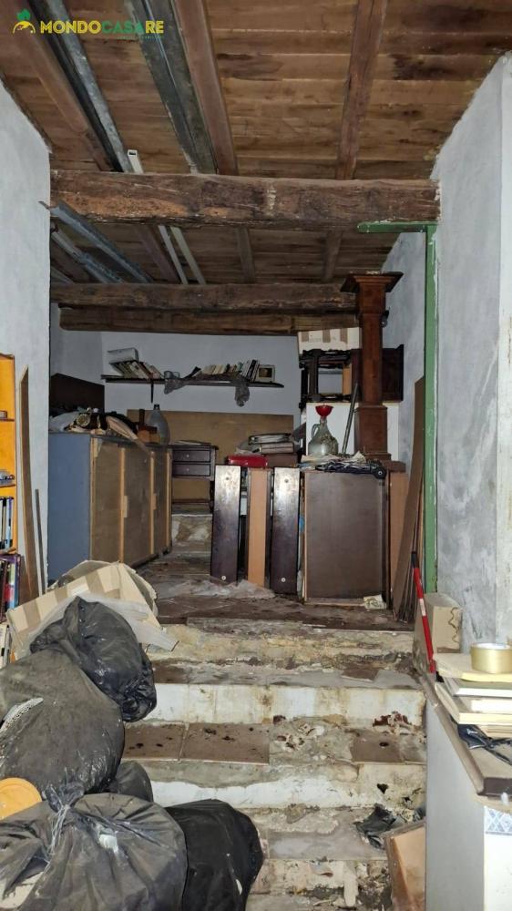 locale di sgombero in vendita a Palombara Sabina