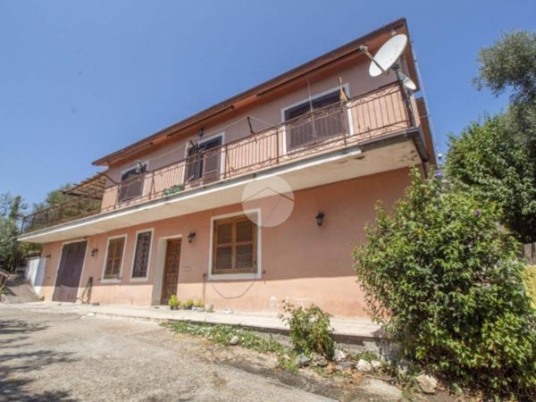 casa indipendente in vendita a Palombara Sabina