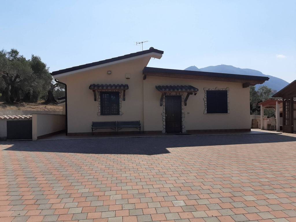 casa indipendente in vendita a Palombara Sabina