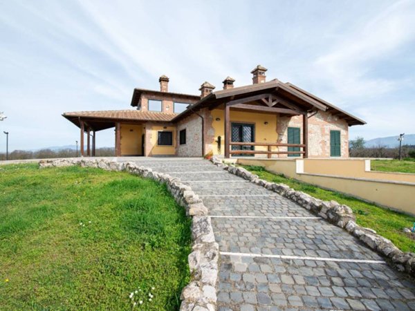 casa indipendente in vendita a Palombara Sabina