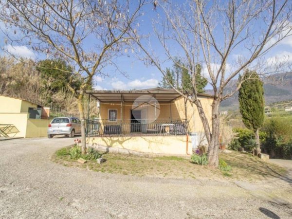 casa indipendente in vendita a Palombara Sabina