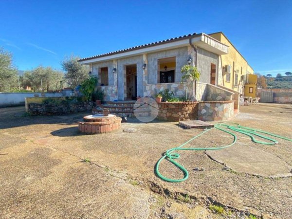 casa indipendente in vendita a Palombara Sabina in zona Stazzano