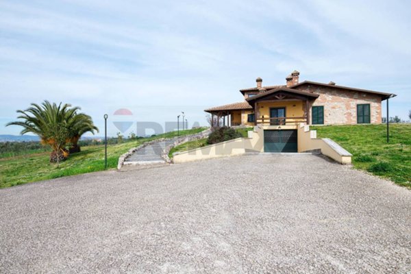 casa indipendente in vendita a Palombara Sabina