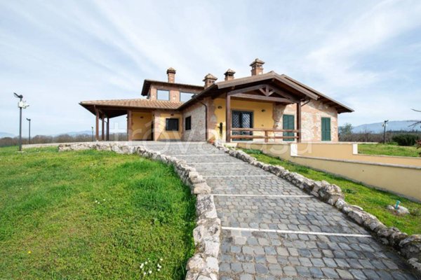 casa indipendente in vendita a Palombara Sabina
