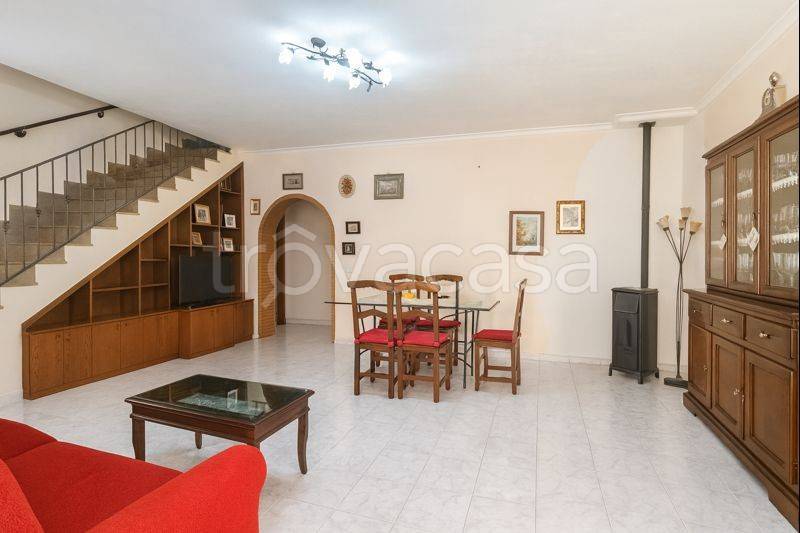 casa indipendente in vendita a Palombara Sabina