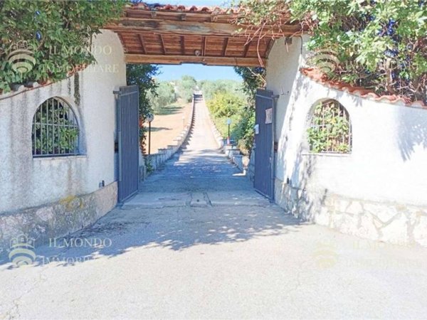 casa indipendente in vendita a Palombara Sabina