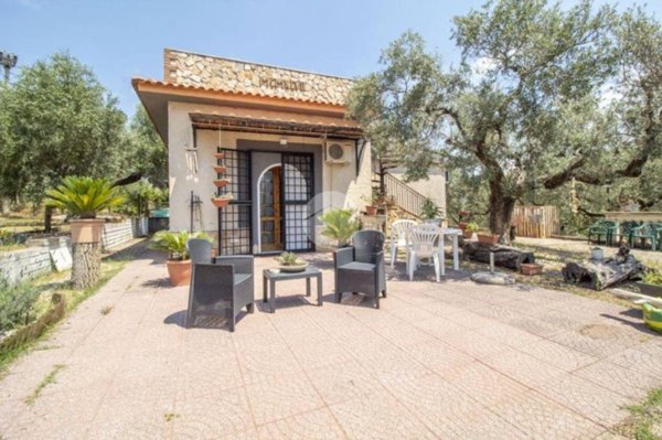 casa indipendente in vendita a Palombara Sabina in zona Cretone