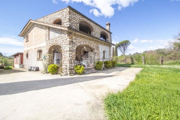 casa indipendente in vendita a Palombara Sabina