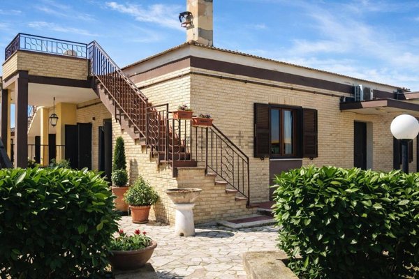 casa indipendente in vendita a Palombara Sabina