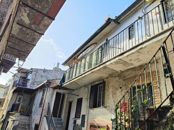 appartamento in vendita a Palombara Sabina in zona Cretone