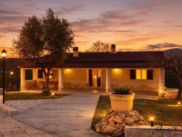 casa indipendente in vendita a Palombara Sabina