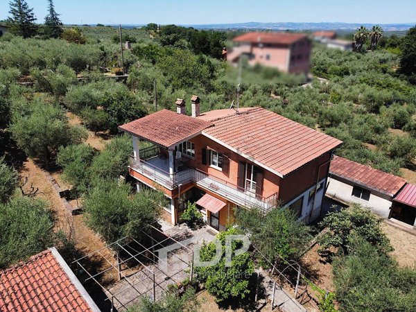 casa indipendente in vendita a Palombara Sabina