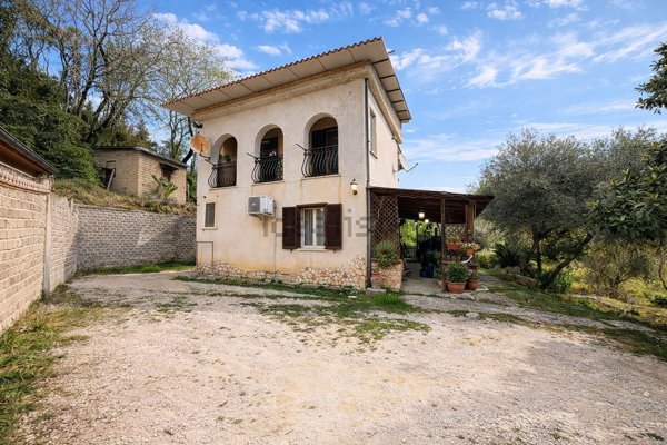 casa indipendente in vendita a Palombara Sabina
