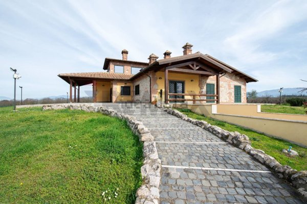 pentavano in vendita a Palombara Sabina