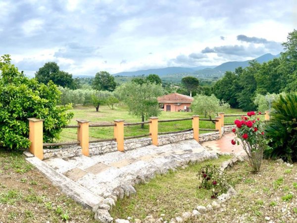 casa indipendente in vendita a Palombara Sabina in zona Cretone
