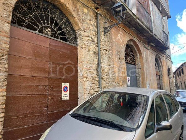 locale di sgombero in vendita a Palombara Sabina