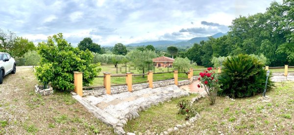 casa indipendente in vendita a Palombara Sabina