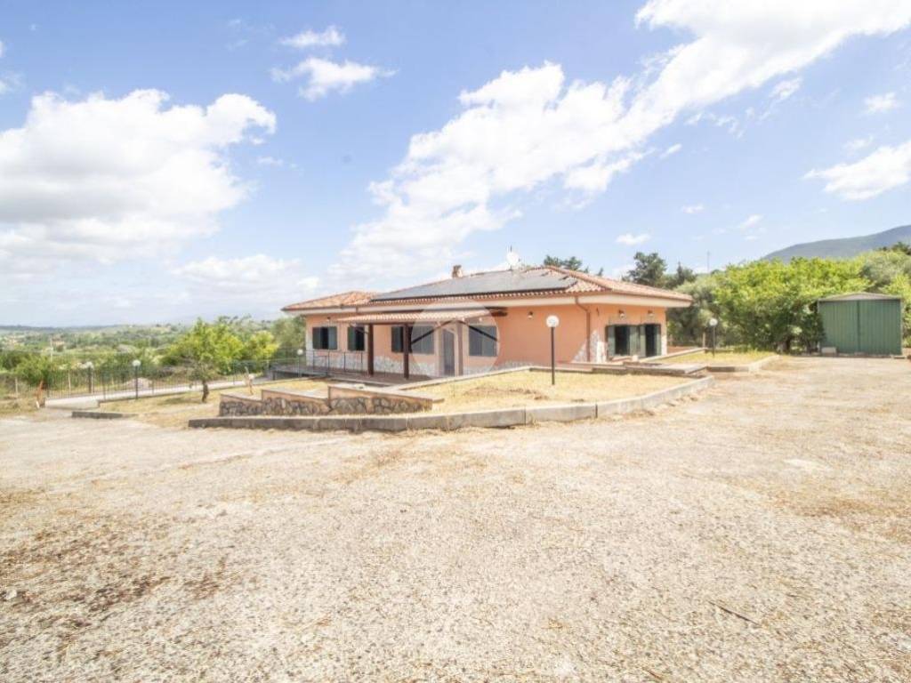 casa indipendente in vendita a Palombara Sabina