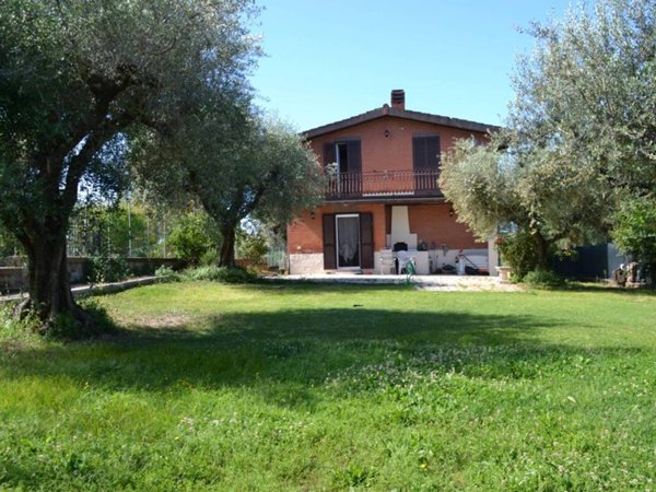 casa indipendente in vendita a Palombara Sabina