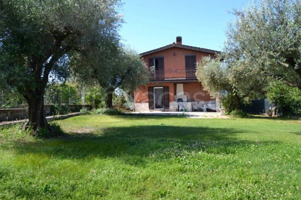 casa indipendente in vendita a Palombara Sabina in zona Cretone