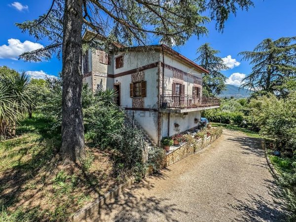 casa indipendente in vendita a Palombara Sabina