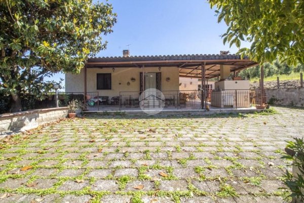 casa indipendente in vendita a Palombara Sabina