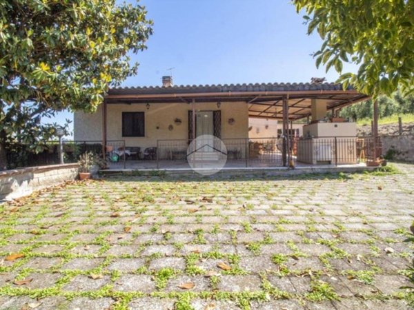 casa indipendente in vendita a Palombara Sabina