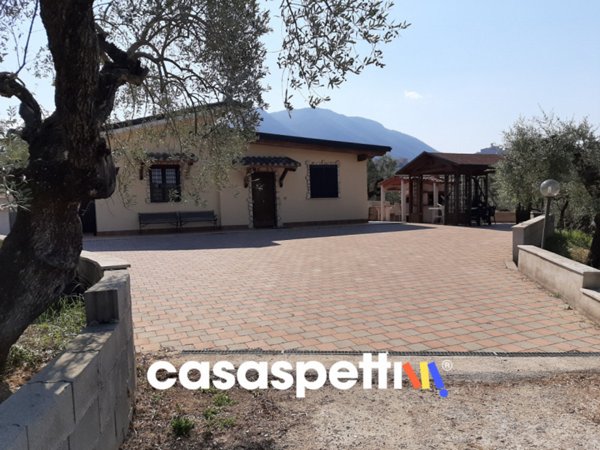 locale di sgombero in vendita a Palombara Sabina