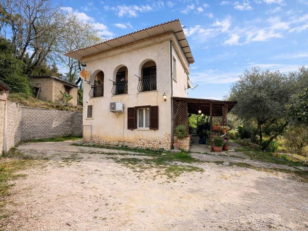 casa indipendente in vendita a Palombara Sabina