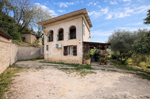 casa indipendente in vendita a Palombara Sabina in zona Stazzano